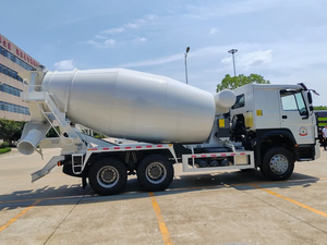 รถตักผสมปูนซีเมนต์แบบโหลดเองได้2.8m3 4WD ความหนาของแขน30มม. ได้รับการรับรองจาก ISO CE - Product Image 6