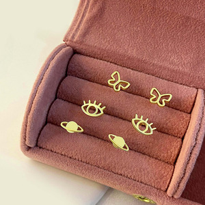 Vente en gros, en stock, boucles d'oreilles clous papillon creuses plaquées or 18 carats pour femmes - Product Image 6