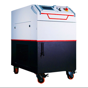 Machine de nettoyage laser à fibre pulsée de 300 watts à refroidissement par eau de précision pour l'élimination de la rouille sur les pièces automobiles en acier - Product Image 5