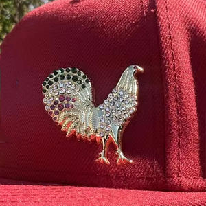 Tasarımlar düşük adedi meksika şapka pin köpüklü rhinestones 3D horoz desen hatıra hediye sert mineli yaka rozeti - Product Image 1