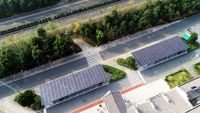 Structure de montage de carport solaire en aluminium haute résistance pour le stationnement résidentiel et la recharge de véhicules électriques
