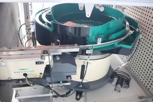 Alimentateur vibrant à moteur SUS Yiheda de haute qualité à prix compétitif 5kW 220V/380V pour tri directionnel des noix - Product Image 5