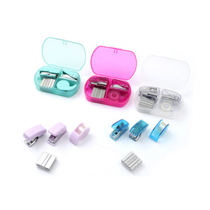 Mini <span class=keywords><strong>Engrapadora</strong></span> Manual de Plástico 4 en 1, Juego de Papelería con Grapas de 13/14 mm y Capacidad <span class=keywords><strong>para</strong></span> 5 Hojas <span class=keywords><strong>para</strong></span> Estudiantes - Product Image 3