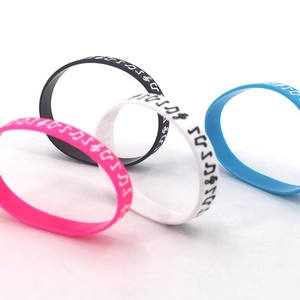 Bracelets en silicone personnalisés avec logo, cadeaux de festival, bracelets promotionnels sérigraphiés - Product Image 4