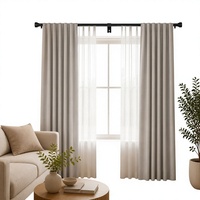 Tringle à rideau simple noire finition mate avec embouts pour fenêtre de salon