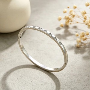 Bracelet manchette élégant en acier inoxydable demi-rangée de cristaux, couleur or et argent inaltérable, pour femme et jeune fille, usage quotidien - Product Image 5