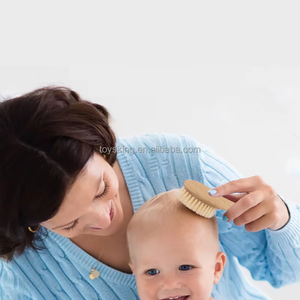 Vente directe d'usine poils de chèvre naturels bébé brosse à cheveux petit bois nouveau-né brosse en bois bébé brosse et peigne ensemble - Product Image 3