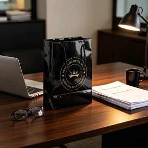 Sac shopping en papier cartonné de luxe avec logo en feuille d'or, taille personnalisée pour l'emballage de marchandises haut de gamme - Product Image 2