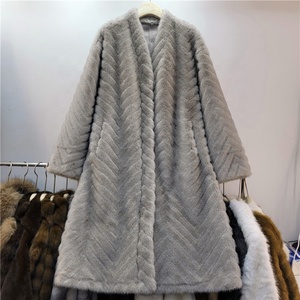 OUDINA Giacca Invernale Lunga Casual Calda a Spina <span class=keywords><strong>di</strong></span> Pesce Ecologica in Finta <span class=keywords><strong>Pelliccia</strong></span> <span class=keywords><strong>di</strong></span> <span class=keywords><strong>Visone</strong></span> per Donne - Product Image 4