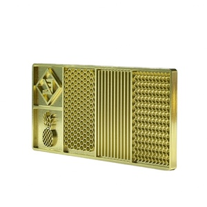 Moule à glaçons personnalisé en cuivre avec impression et estampage, plateau en laiton pour glaçons en nid d'abeille - Product Image 1