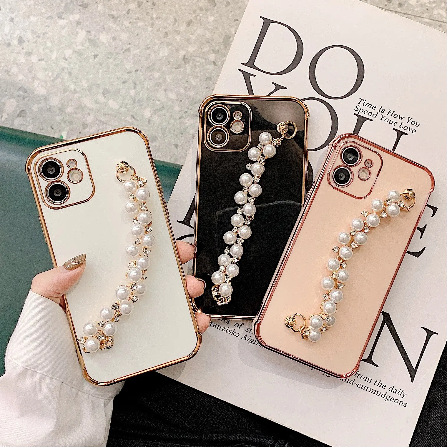 Luxury Gold Plated Pearl Holder Chain Phone Case for Apple 12 11 7 Pro Max Tpu Plus Anti-Fall String Wrist Straps