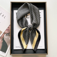 Op maat gemaakte digitale print bandana kunstprint satijn imitatie zijde bandana veelzijdige neksjaal reis tas decoratie bruiloft