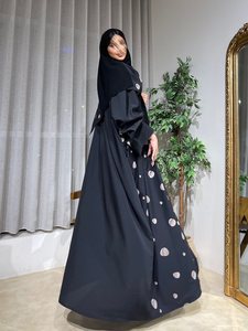 Abaya Blu Navy con Stampa Effetto Ciottoli: Abito Musulmano con Motivo Geometrico Caffè, Kaftan <span class=keywords><strong>da</strong></span> Sera Hafizah 2026 Blu Scuro Effetto Seta - Product Image 3