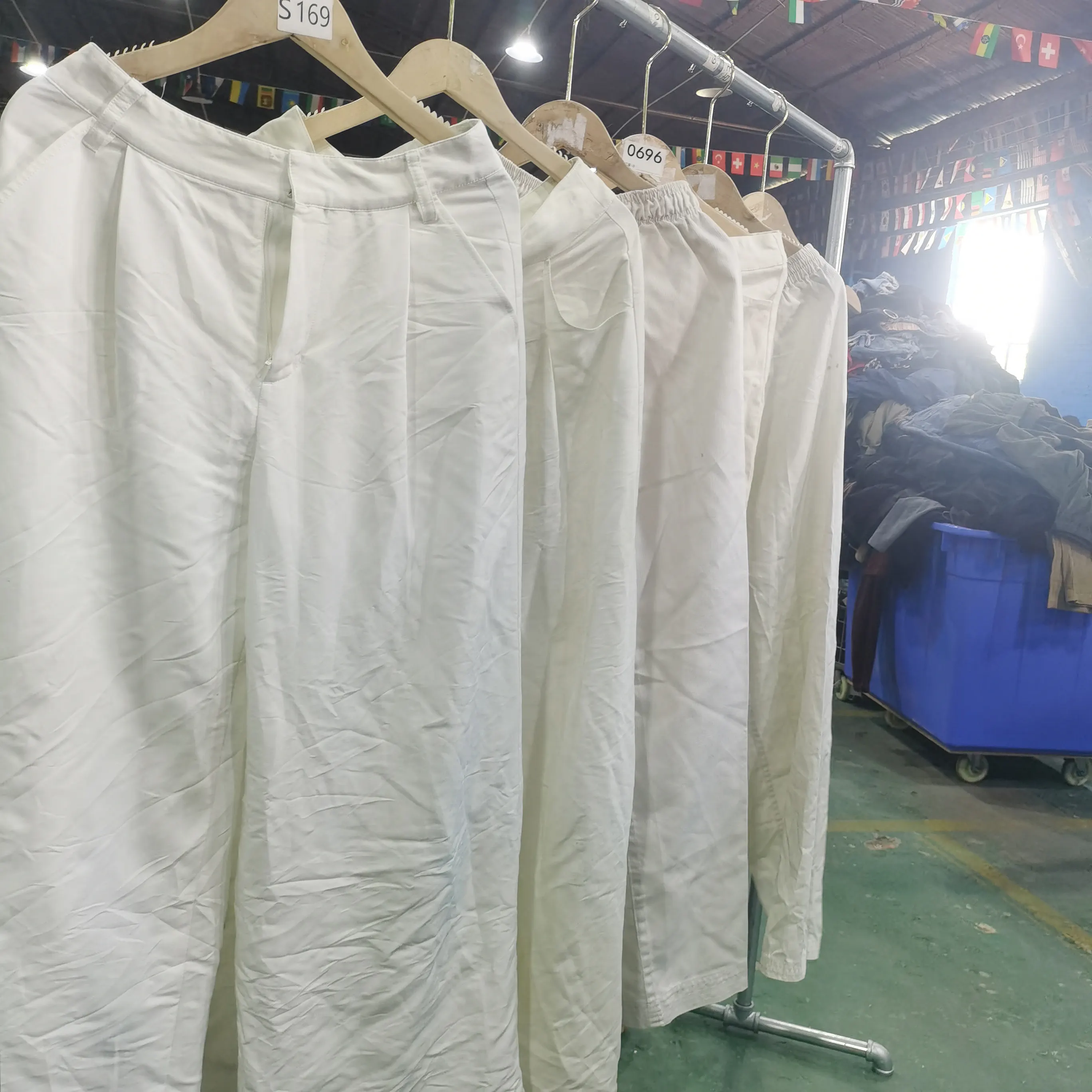 Summer Branded Used Clothing Original Used Trousers Wholesale Used Women Strachy Pants/White Cotton T-shirts