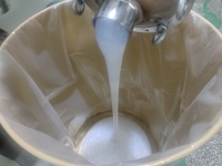 Composés de caoutchouc silicone de qualité alimentaire, qualité moulage par soufflage, ignifuges, résistants aux produits chimiques, matériau de découpe