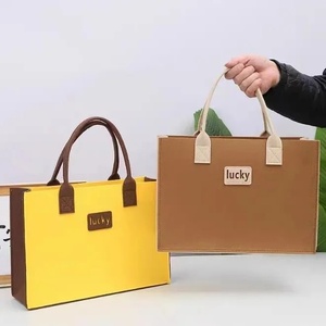 บริษัทได้รับคำสั่งซื้อกระเป๋าถือที่เป็นมิตรกับสิ่งแวดล้อมที่ย่อยสลายได้เรามีการจัดส่งด่วนภายใน7วัน