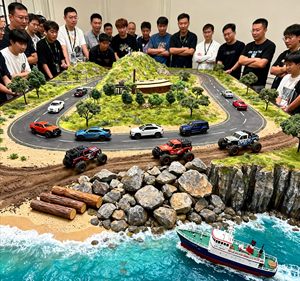 Modulo Realistico per Effetti Acquatici per Piste RC, Set Trasparente in Resina con Fiume e Ponte Compatibile con Veicoli - Product Image 1