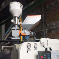 Doseur volumétrique à vis monocouleur à petite capacité pour machine d'injection