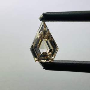 เพชรสีน้ำตาล VS1ทรงหลวมเพชรสังเคราะห์ CVD ปลูกในห้องปฏิบัติการเหมาะสำหรับทำเครื่องประดับสร้อยข้อมือแหวนหมั้น - Product Image 1