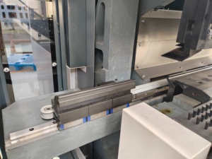 Vollautomatisches Blechbiegezentrum, CNC-Dünnblech-Paneel-Biegemaschine - Product Image 4