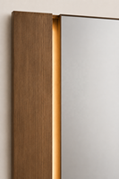 Miroir mural LED pleine longueur en chêne sur mesure avec base en bronze pour projets hôteliers