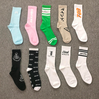Chaussettes en coton pour hommes personnalisées, design tendance avec impression de texte amusant, chaussettes en jacquard avec lettres