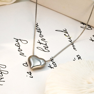 Heart Shaped Gold Clavicle Chain Necklace For Women Titanium Steel Pendant Gift Jewelry - Product Image 3