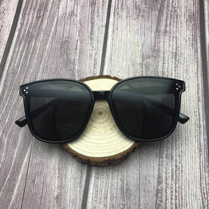 Nouvelles Lunettes de Soleil Polarisées Tendance Monture Carrée Rétro Unisexe en Plastique Noir Protection UV400 Type 3 Verres PC 002 - Product Image 3