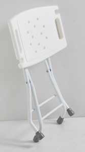 Tabouret de douche pliable en acier blanc X Cross Fold avec siège incurvé et poignée de transport - Product Image 3