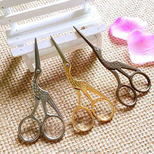 Forbici Vintage in lega con motivo floreale Seamstress Plum Blossom forbici <span class=keywords><strong>da</strong></span> sarto forbici <span class=keywords><strong>da</strong></span> cucito antiche per coltello <span class=keywords><strong>da</strong></span> cucito - Product Image 4