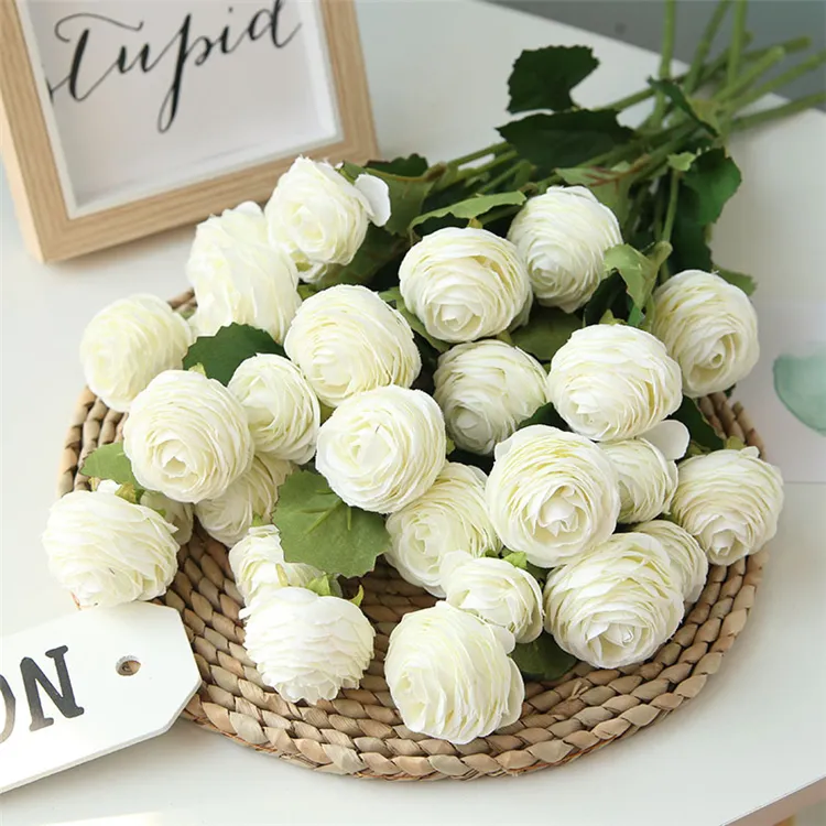 QSLH V884 कृत्रिम रेशम 3 सिर एकल स्टेम Ranunculus फूल सफेद शादी के लिए