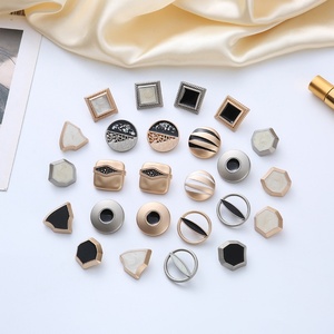 กระดุมโลหะทรงกลมสำหรับเสื้อโค้ทผู้หญิง แบบมีก้าน ชุบเคลือบ เป็นมิตรกับสิ่งแวดล้อม สำหรับเสื้อผ้าและเครื่องประดับ - Product Image 2