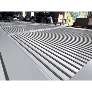 Portes de <span class=keywords><strong>garage</strong></span> en <span class=keywords><strong>bois</strong></span> blanc style persiennes avec ouvre-porte électrique pour villas, porte sectionnelle à enroulement avec télécommande, finition peinte - Product Image 4