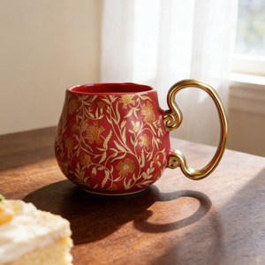 Taza de cerámica retro con diseño floral pintado en dorado, con asa, para el hogar, la oficina, café, desayuno, agua, uso en pareja - Product Image 4