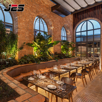 Ensemble de meubles modernes pour restaurant extérieur turc avec chaises en bois massif et tables en marbre pour les projets