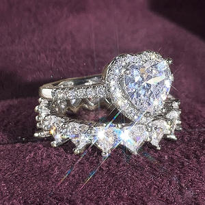 Anello di fidanzamento da donna in oro bianco con diamante taglio a cuore colore G naturale e diamanti laterali T0705 - Product Image 6