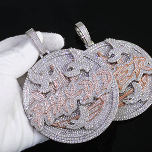 Collar con Colgante de Emblema Personalizado NUOYA Dijes con Logotipo de Diamantes Iced Out Molde de Alta Calidad Joyería de Hip Hop Redonda de Moda - Product Image 6