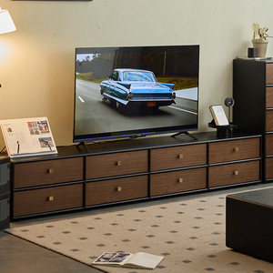 Ensemble de meubles de rangement de style <span class=keywords><strong>industriel</strong></span> moderne du milieu du siècle : <span class=keywords><strong>meuble</strong></span> <span class=keywords><strong>TV</strong></span>, table basse et commode avec finition couleur noyer - Product Image 2
