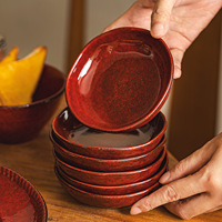 Service de table de luxe en porcelaine rouge émaillée à motif solide, assiettes et bols en céramique irréguliers, compatibles micro-ondes, style vintage