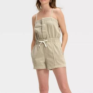 Rompepiés de mezclilla casual de verano para niñas a la moda, con tirantes sueltos de diseño sencillo, cómodo, con logo en la cintura y patrón liso. - Product Image 1