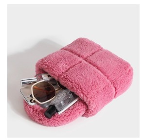 Bolso de mano peludo acolchado Bolso rizado Bolso de hombro peludo Monederos con <span class=keywords><strong>asa</strong></span> superior de felpa Invierno - Product Image 5