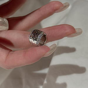 Pendentif Wenchi S925 en argent pur, design givré, luxe discret, simple et tendance, finition antique brillante, sertissage incrusté - Product Image 3