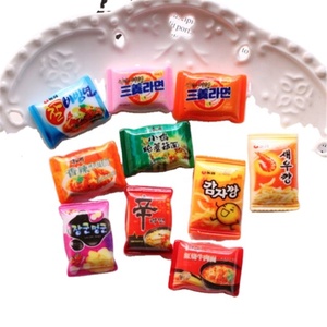 Breloques en résine pour colis de nouilles instantanées, porte-clés en plastique faits à la main, bijoux DIY, boucles d'oreilles, pendentifs, accessoires pour coques de téléphone portable - Product Image 1