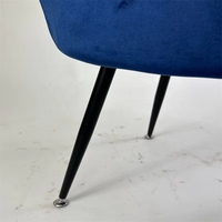 Fauteuil rembourré en tissu bleu foncé confortable et abordable de l'usine de Bazhou, design en velours, chaise de salle à manger avec pieds en métal