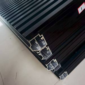 Grille <span class=keywords><strong>de</strong></span> <span class=keywords><strong>porte</strong></span> <span class=keywords><strong>de</strong></span> <span class=keywords><strong>garage</strong></span> en aluminium robuste à ajustement personnalisable, style moderne, surface finie, caractéristique imperméable, matériau en alliage - Product Image 3