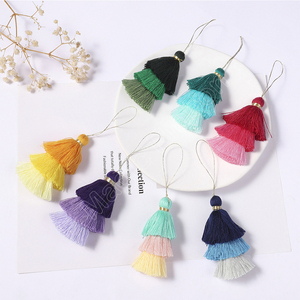 E-Magic Fashion, pompons faits à la main, faible MOQ, couleur personnalisée, cordon décoratif à 3 couches, pompons en polyester pour la décoration - Product Image 1