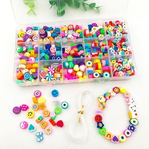 Perline all'ingrosso fai da te per bambini in età prescolare con diverse forme, colori e disegni stampati – Divertimento per i più piccoli con i amici durante il tempo trascorso a creare braccialetti fai da te - Product Image 1