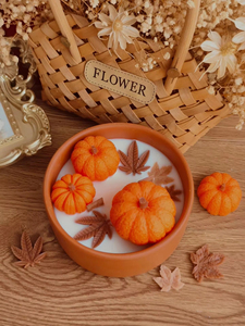 Vela Aromática Moderna y Creativa de Cera de Soya, Diseño Artesanal de Calabaza y Hoja de Arce para Festividades y Halloween - Product Image 5