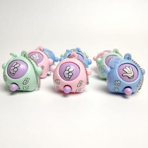 LLavero de juegos divertidos para la familia, tijeras de papel de roca, juguete de <span class=keywords><strong>piedra</strong></span> de papel, llave de huevo, tijeras de papel, llavero de juguete - Product Image 2