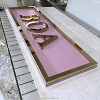 Enseigne murale lumineuse en métal 3D avec logo en relief, cadre doré, fond rose, pour boutique de vêtements, devanture de magasin